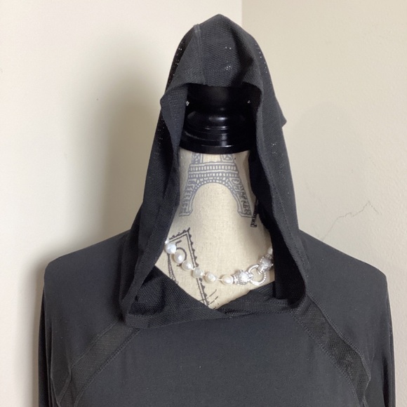 Reebok Women’s Black DriFit Long Sleeve Shirt with Thumb Holes Net Hoodie Top - Picture 2 of 4